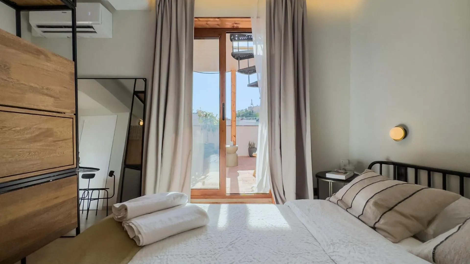 Oasis Suites Downtown Barcelona location